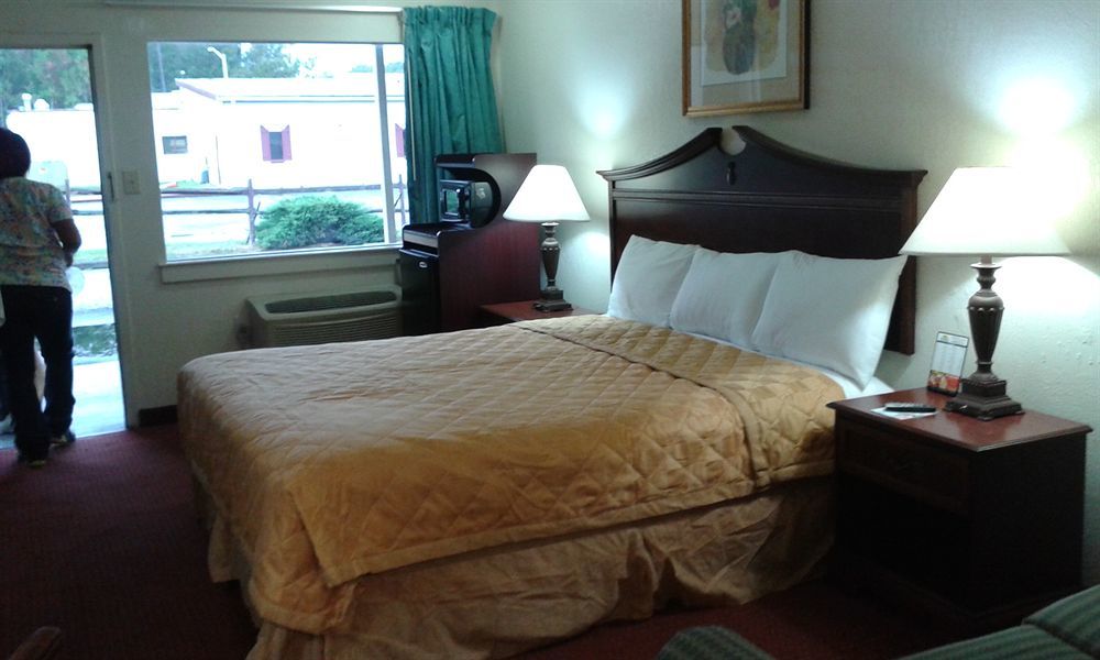 Key West Inn - Newport News Extérieur photo