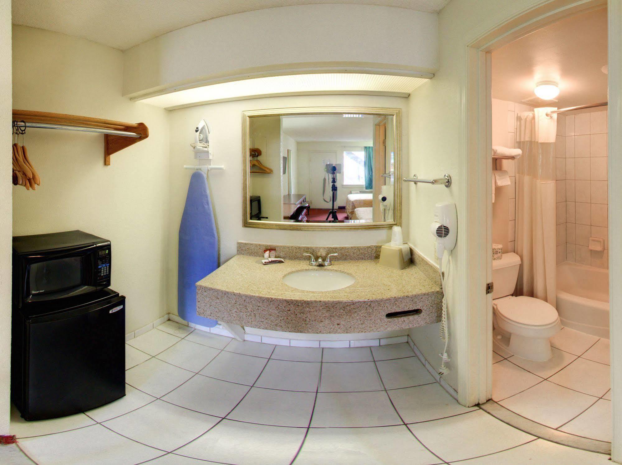 Key West Inn - Newport News Extérieur photo