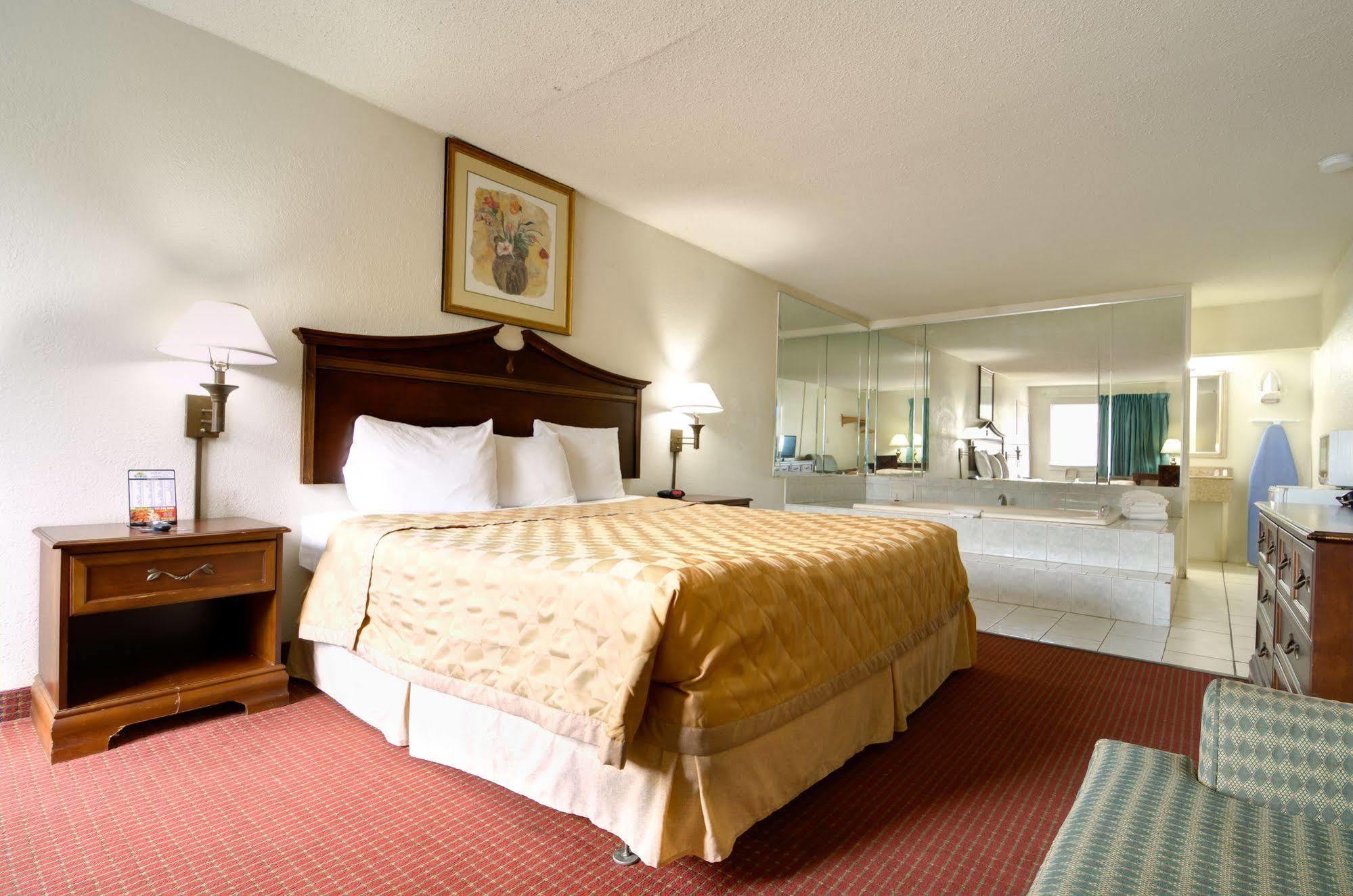Key West Inn - Newport News Extérieur photo