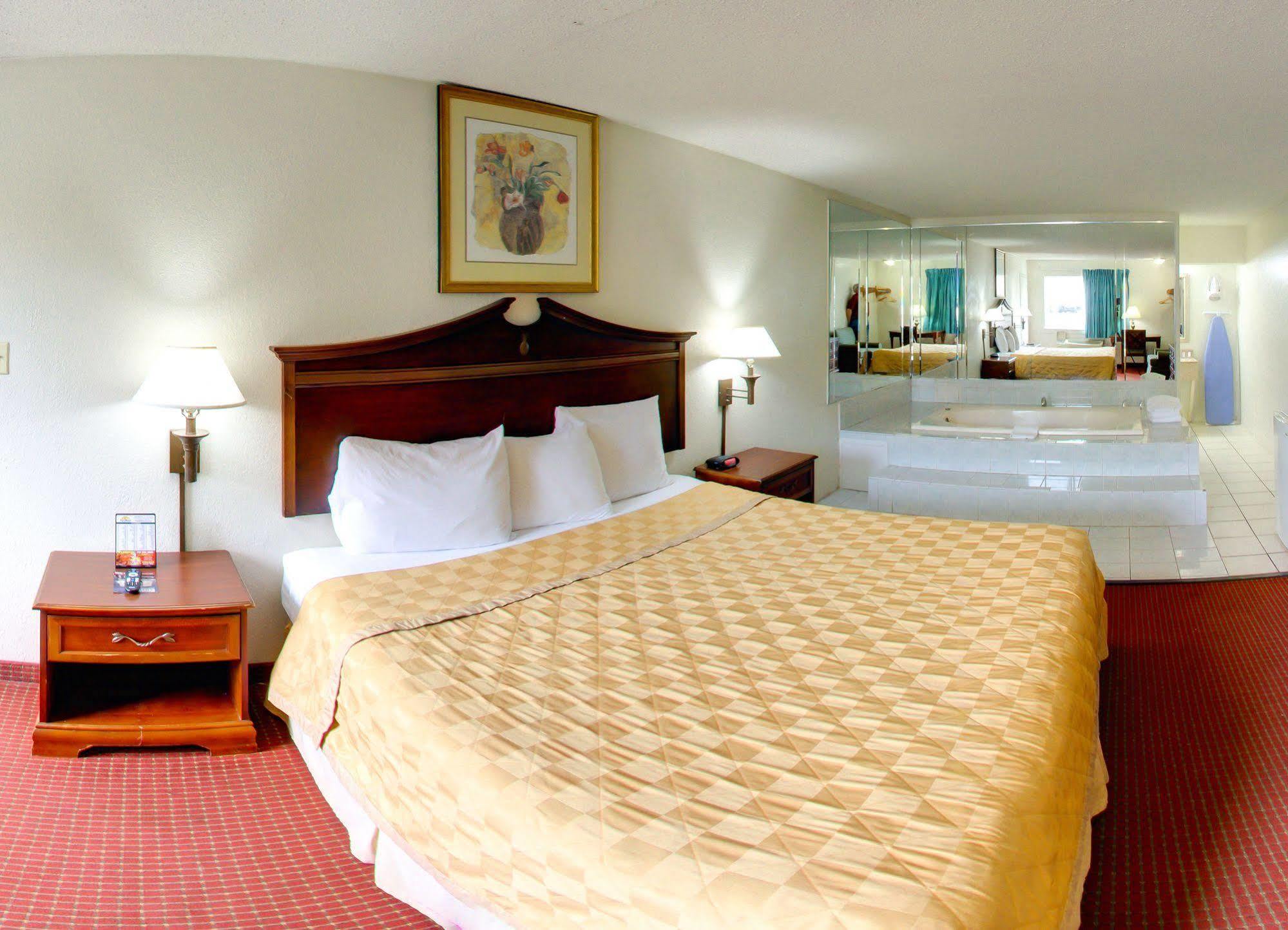 Key West Inn - Newport News Extérieur photo
